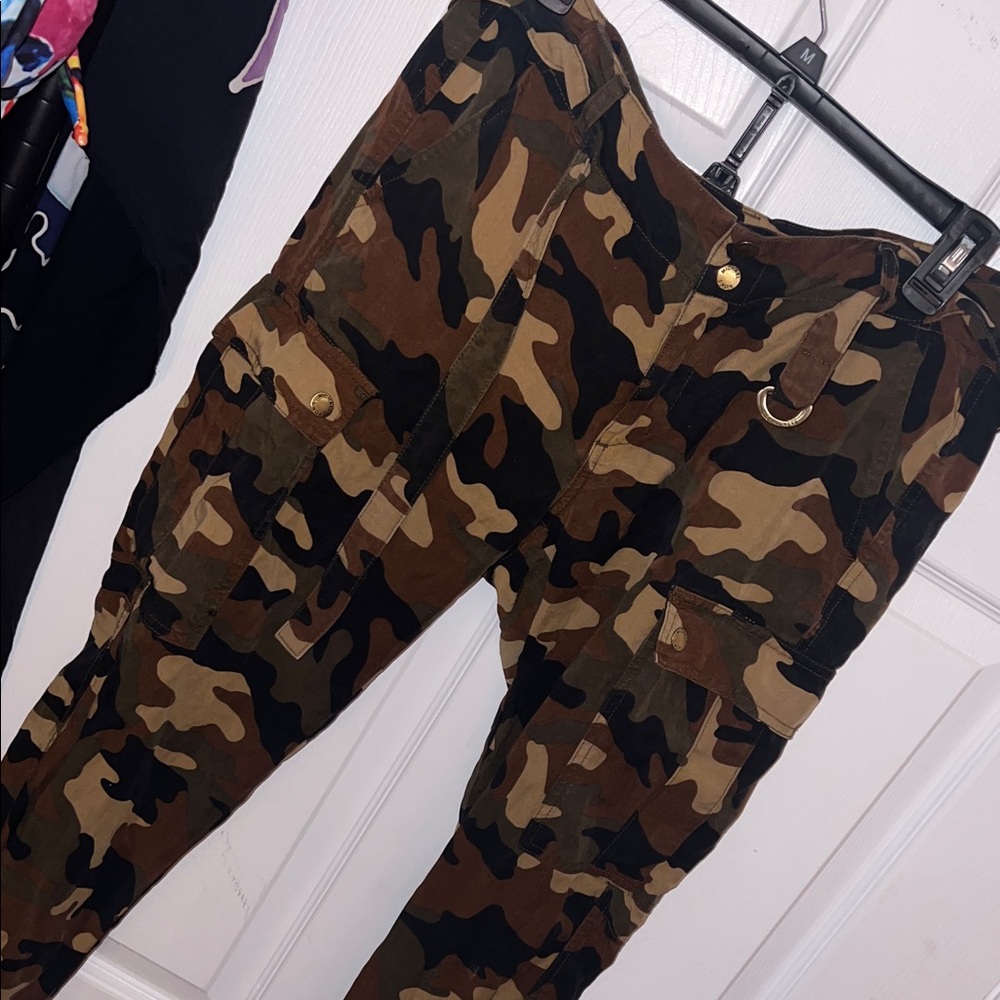 MICHAEL KORS Camouflage Multi-Pocket Cargo Pants